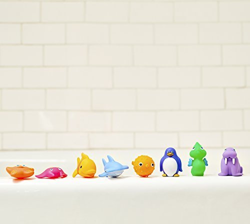 Munchkin Super Scoop Bath Toy Organizer and 16 Piece Bath Squirt Value Set 